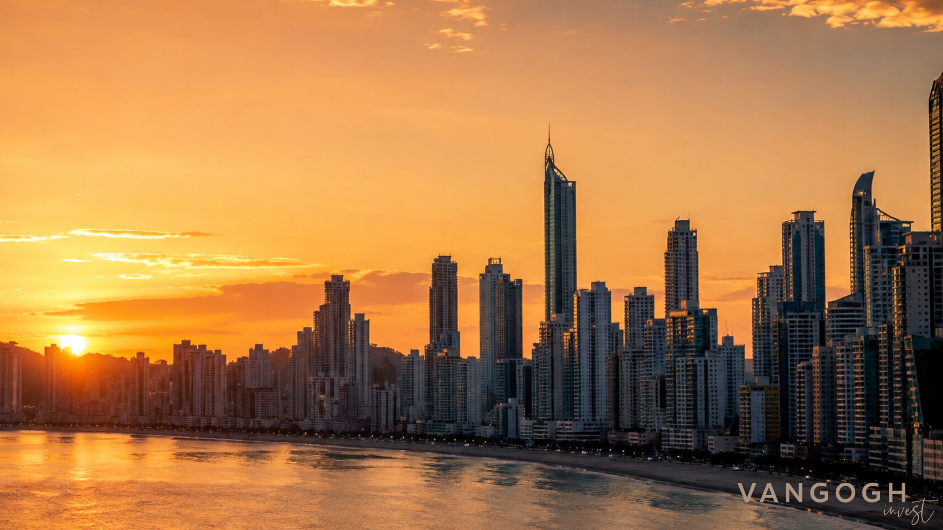 Horizonte verticalizado de Balneário Camboriú, líder nacional em valorização imobiliária
