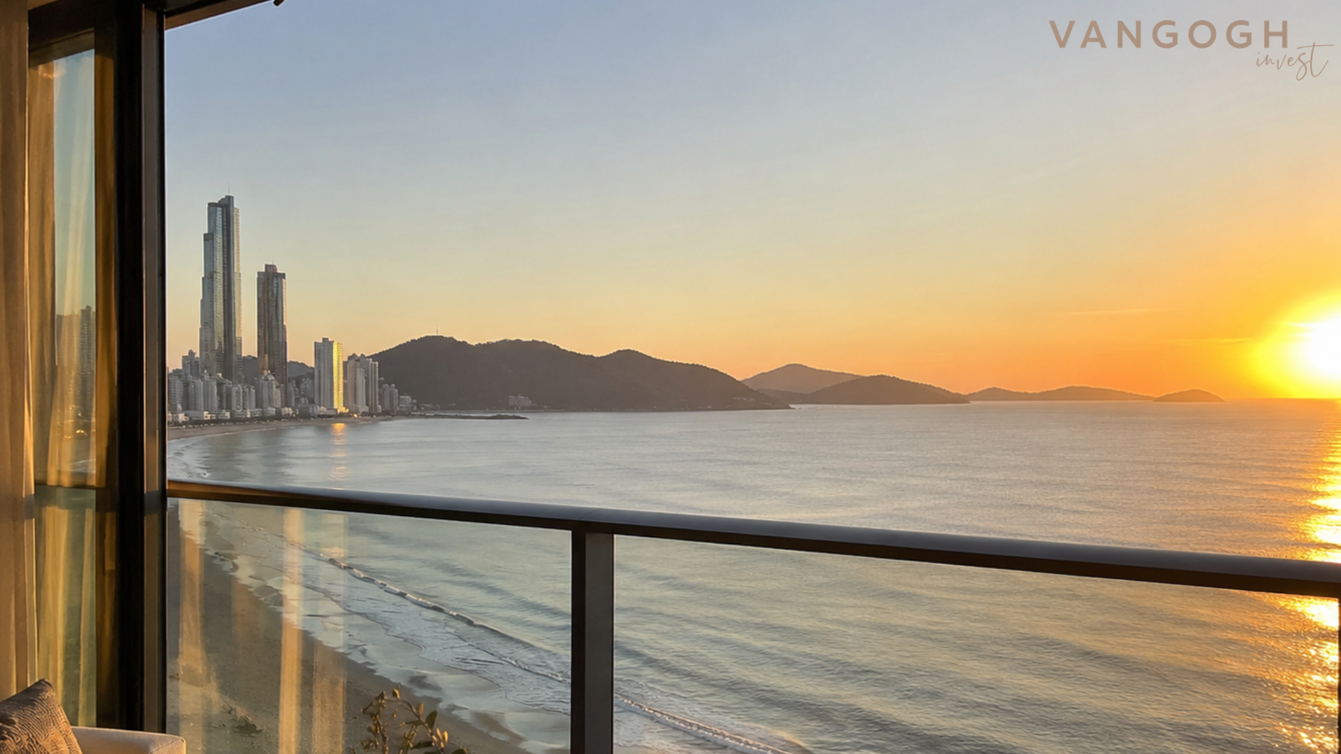 Vista para o mar a partir de apartamento no Yachthouse, Balneário Camboriú