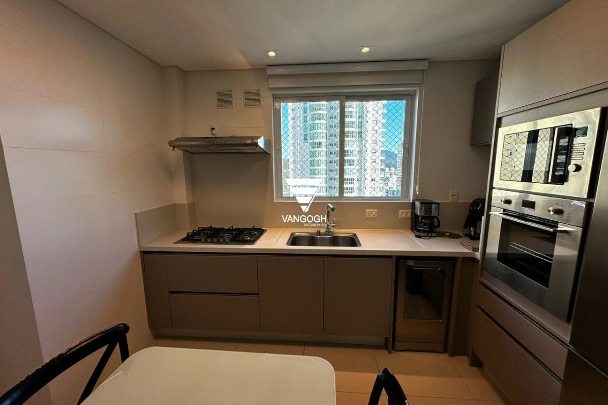 Apartamento 4 dormitórios Villa Serena Home Club, Quadra Mar - Balneário Camboriú